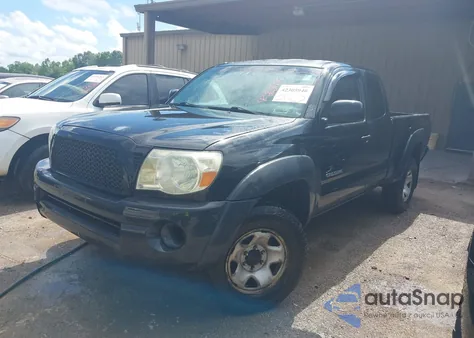 2008 Toyota Tacoma z USA, uszkodzony, nr VIN 5TEUX42N68Z551185